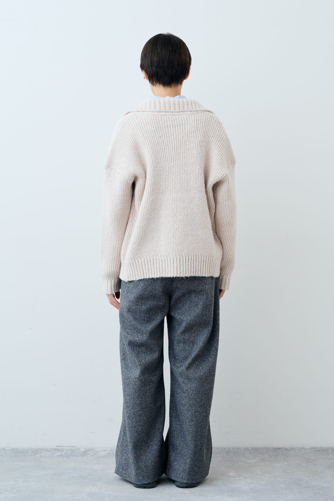 THREE FIFTY STANDARD［スリーフィフティースタンダード］|小谷 実由さんと作った ストライプのシャツ〈ブルー〉のコーディネート|モデル身長：163cm 着用サイズ：M