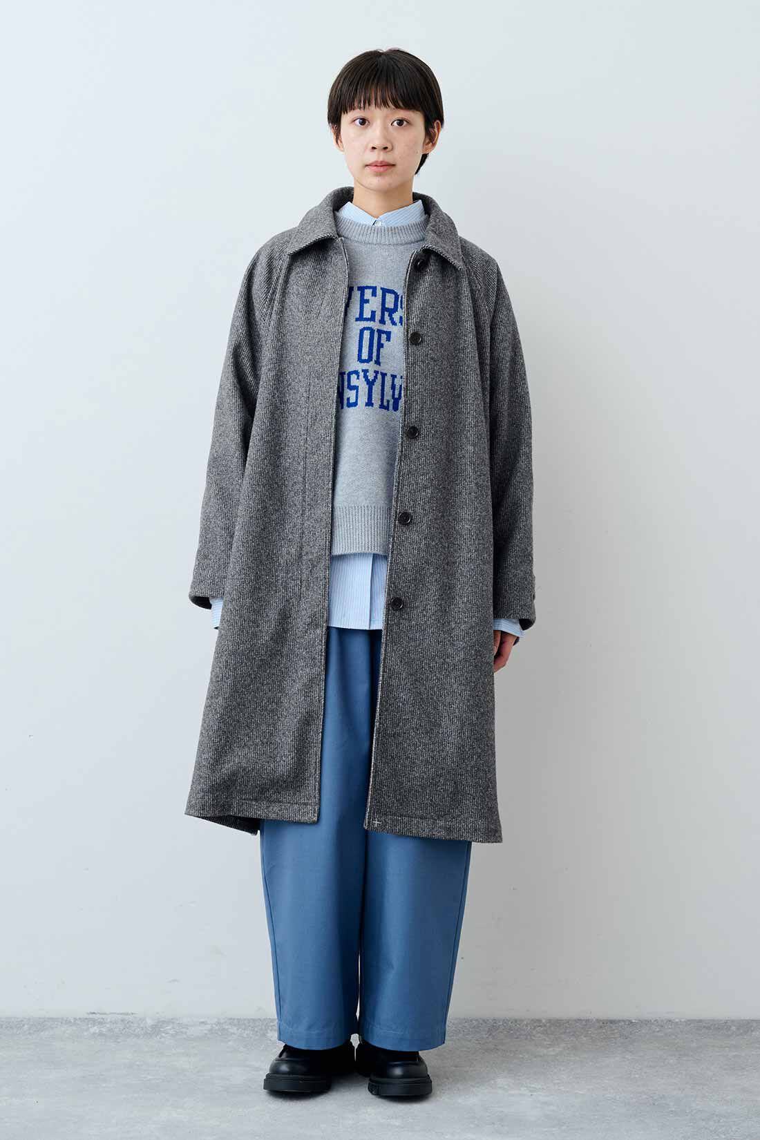 THREE FIFTY STANDARD［スリーフィフティースタンダード］|THREE FIFTY STANDARD　小谷 実由さんと作った 細かいチェック柄のアンクルコート〈グレー〉|モデル身長：163cm　着用サイズ：M