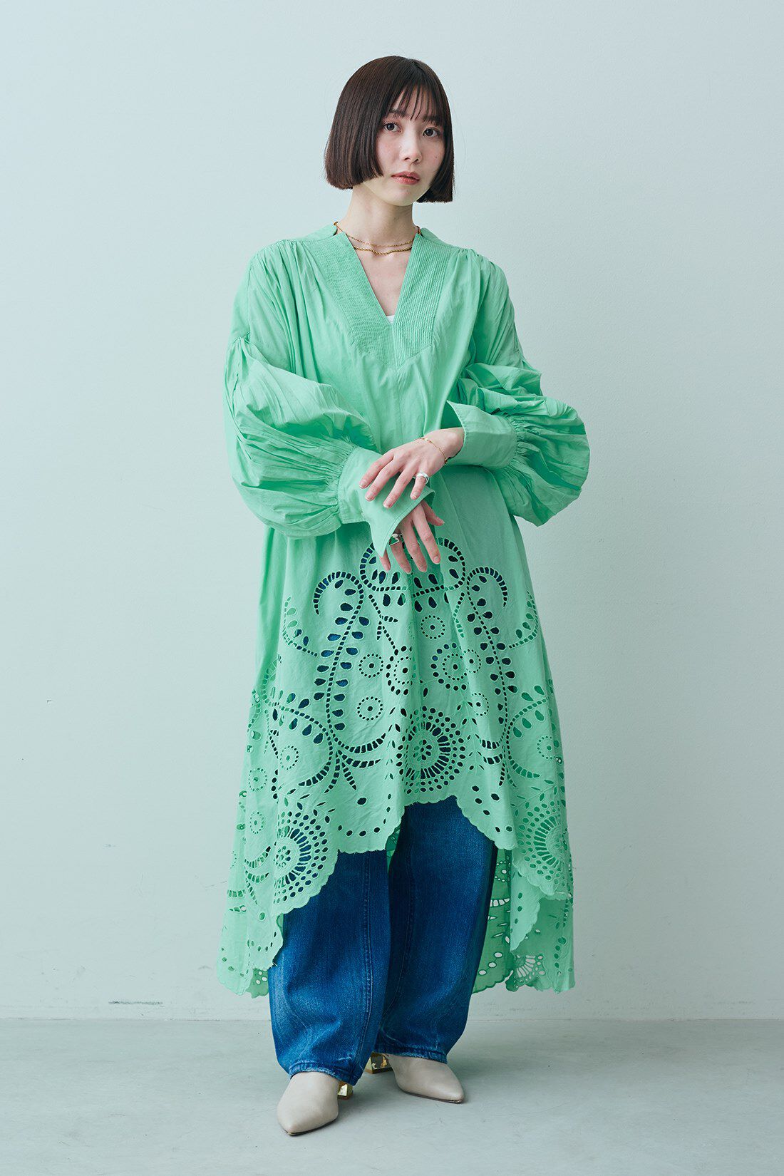 MEDE19F|【MADE IN INDIA COLLECTION】エンブロイダリーコットンワンピース〈ライトグリーン〉のコーディネート|【着用サイズ】ワンピース：１（MP〜LP）　パンツ：SP