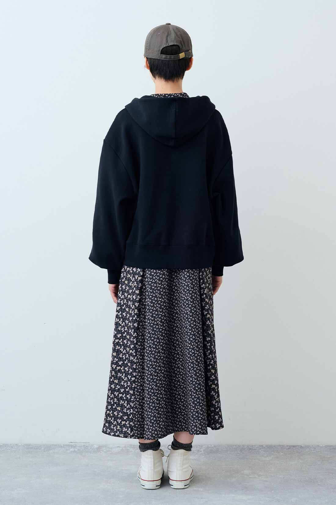 THREE FIFTY STANDARD|ダンボールニットのセットアップ〈ブラック〉のコーディネート|モデル身長：163cm 着用サイズ：M