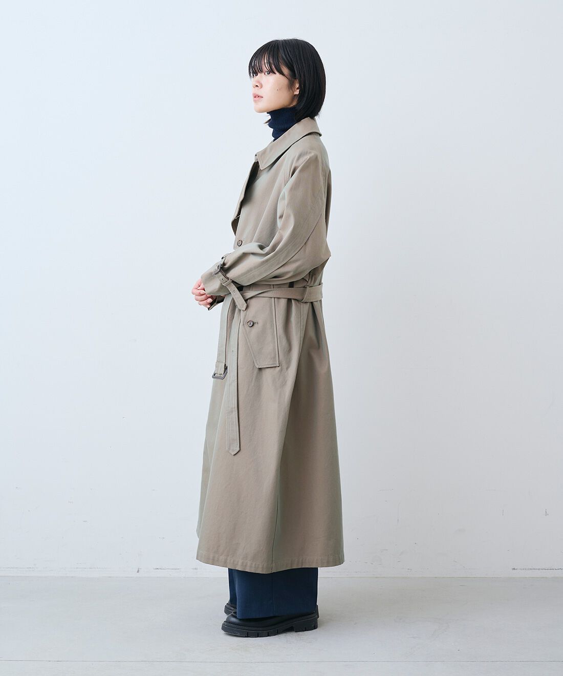 THREE FIFTY STANDARD［スリーフィフティースタンダード］|日本製コットン100％ リブ タートルとタック スラックス パンツ〈チャコールグレー〉のコーディネート