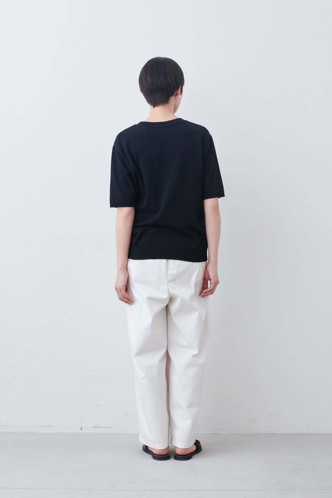 THREE FIFTY STANDARD|オーガニックコットンとリサイクルポリエステルのニットトップス〈ブラック〉のコーディネート