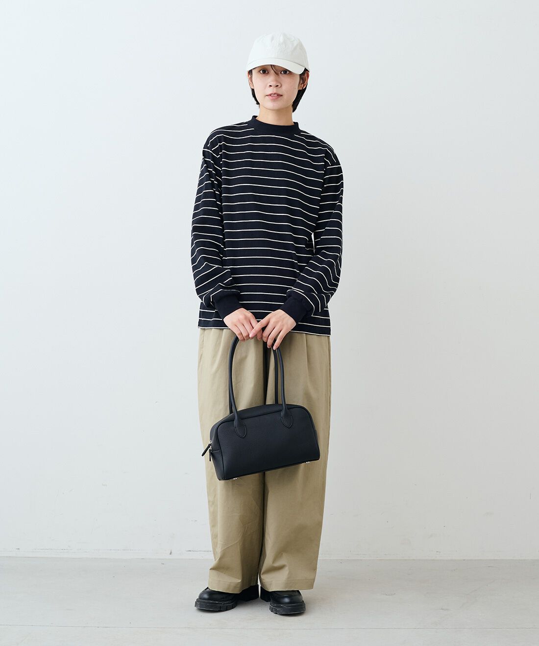 THREE FIFTY STANDARD|レトロなボーダーＴシャツ　ＴＦＳと綿麻タックイージーパンツカーキベージュ　ＴＦＳのコーディネート|モデル身長：163cm 着用サイズ：M