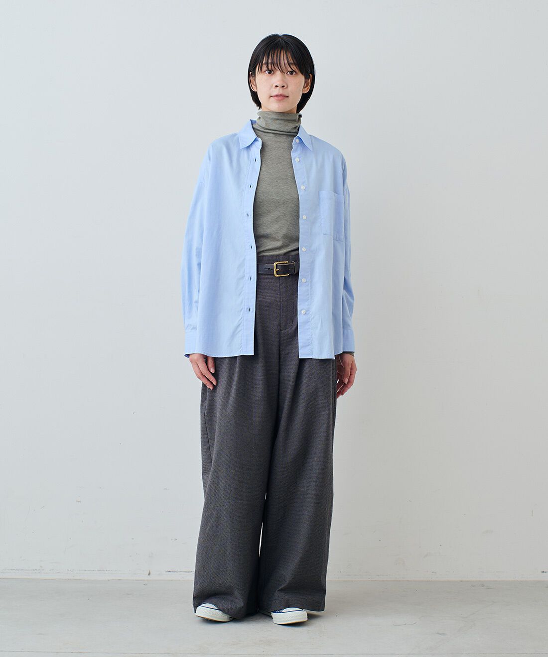 THREE FIFTY STANDARD|日本製の刺しゅうオックスシャツＢＬ　ＴＦＳとシルク混タートル　ＴＦＳのコーディネート|モデル身長：163cm 着用サイズ：M