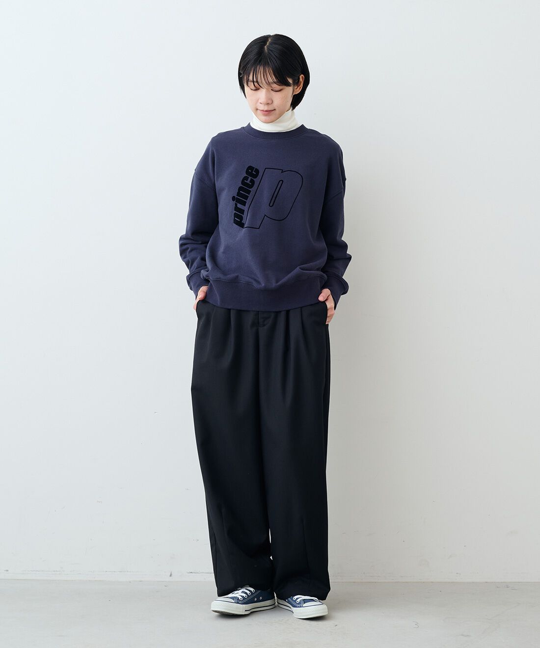 THREE FIFTY STANDARD|クルーネックスウェットトップスＣＨ　ＴＦＳとシルク混タートル　ＴＦＳのコーディネート|モデル身長：163cm 着用サイズ：M