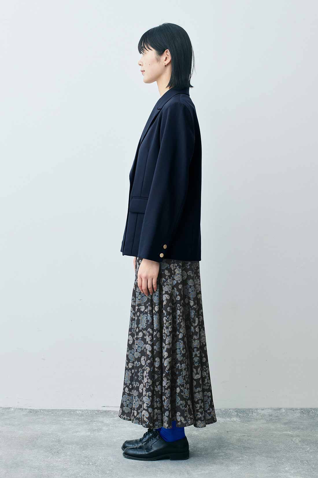 THREE FIFTY STANDARD|ダブルフロントジャケットＮＶ　ＴＦＳとシルケット加工Ｔシャツ　ＴＦＳとミュルーズモダンスカートＢＫ　ＴＦＳと色をきかせたソックスセットＴＦＳのコーディネート|モデル身長：163cm 着用サイズ：M