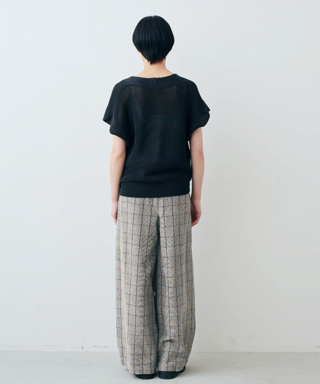 THREE FIFTY STANDARD［スリーフィフティースタンダード］|綿混 ベア天じく ブラキャミソールと綿100％ モノトーンチェック ワイドパンツのコーディネート