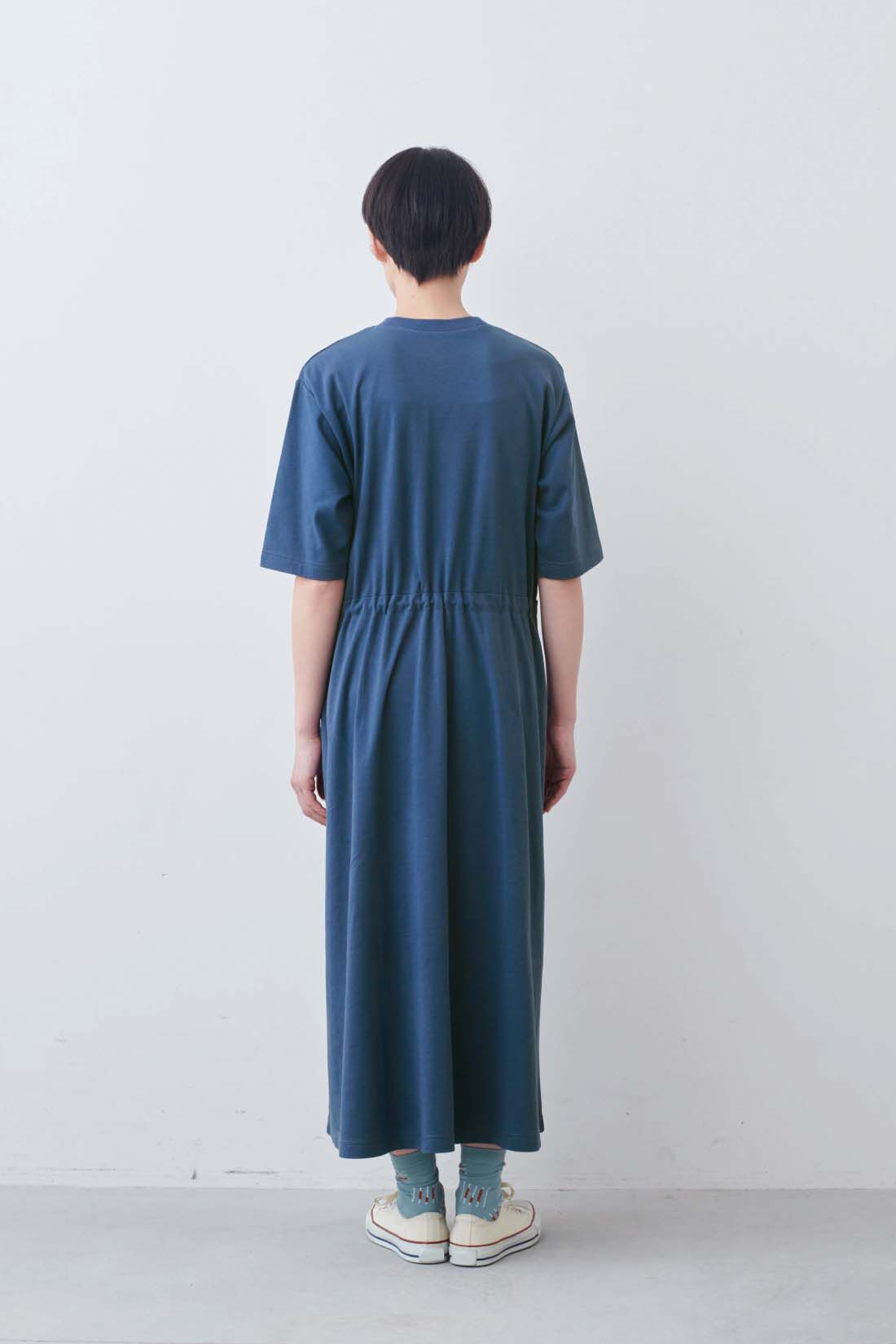 THREE FIFTY STANDARD|機能素材のカットソーワンピース〈ブルー〉のコーディネート