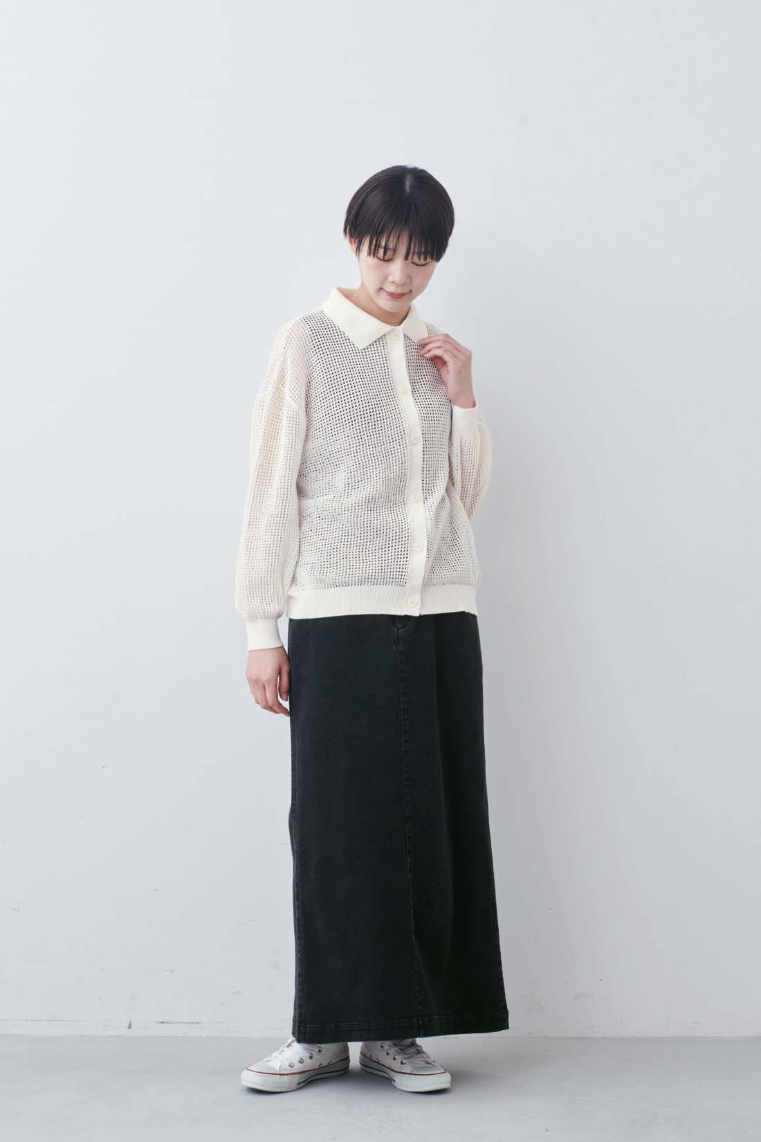 THREE FIFTY STANDARD［スリーフィフティースタンダード］|THREE FIFTY STANDARD　衿付きニット透かし編みカーディガン〈オフホワイト〉|モデル身長：163cm　着用サイズ：M