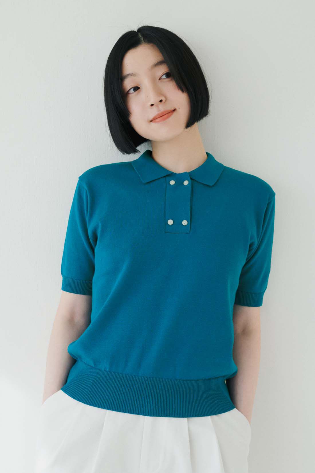 THREE FIFTY STANDARD|小谷 実由さんと作ったニットポロ〈ブルー〉のコーディネート