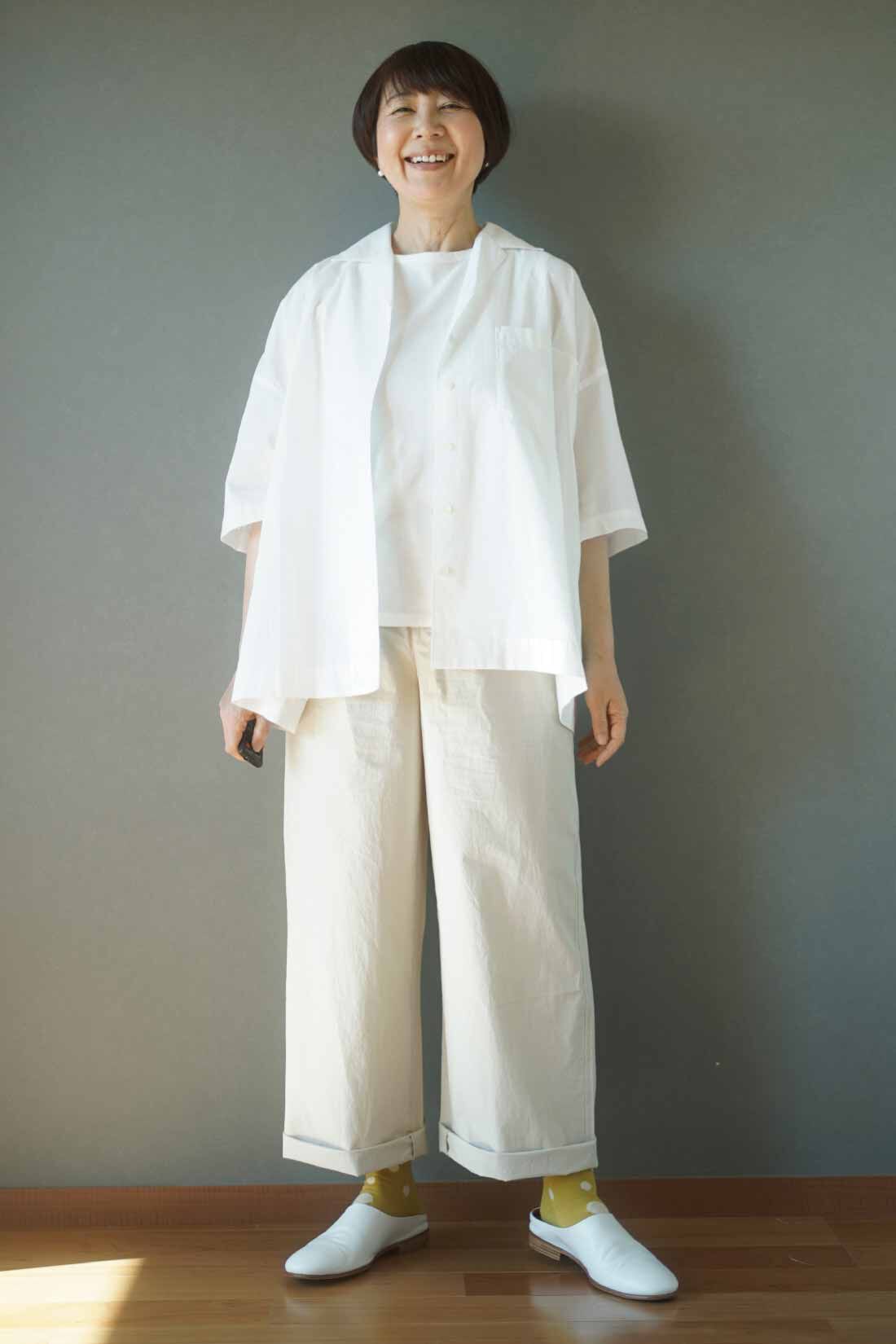 THREE FIFTY STANDARD|金子敦子さん大人の白シャツ　ＴＦＳとセットアップイージーＰライトベージュ　ＴＦＳと金子敦子さんドットソックスセットＴＦＳのコーディネート