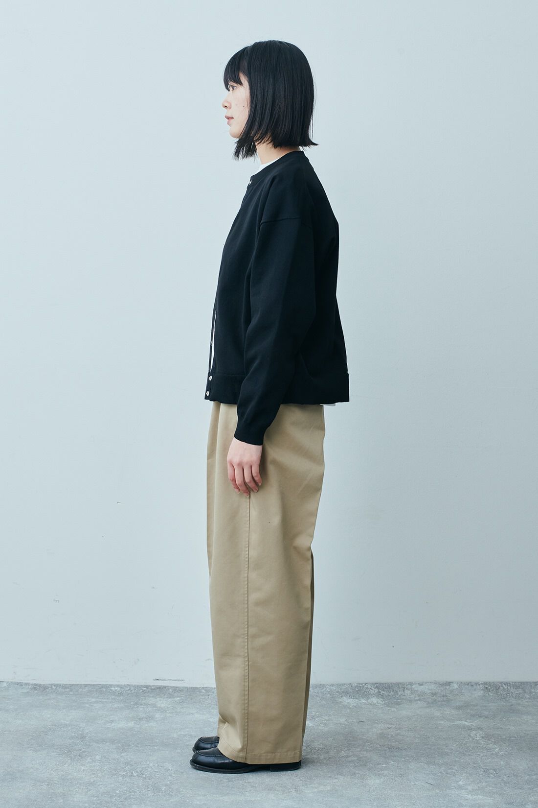 THREE FIFTY STANDARD|リサイクルポリエステルカーディガンＢＫ　ＴＦＳとシルケット加工Ｔシャツ　ＴＦＳのコーディネート|モデル身長：163cm 着用サイズ：M