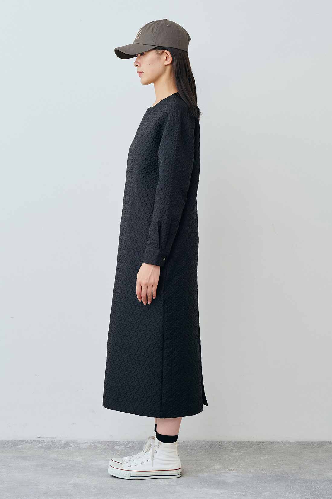 THREE FIFTY STANDARD［スリーフィフティースタンダード］|THREE FIFTY STANDARD 小谷 実由さんと作った 表情のある黒のワンピース〈ブラック〉|モデル身長：163cm　着用サイズ：M