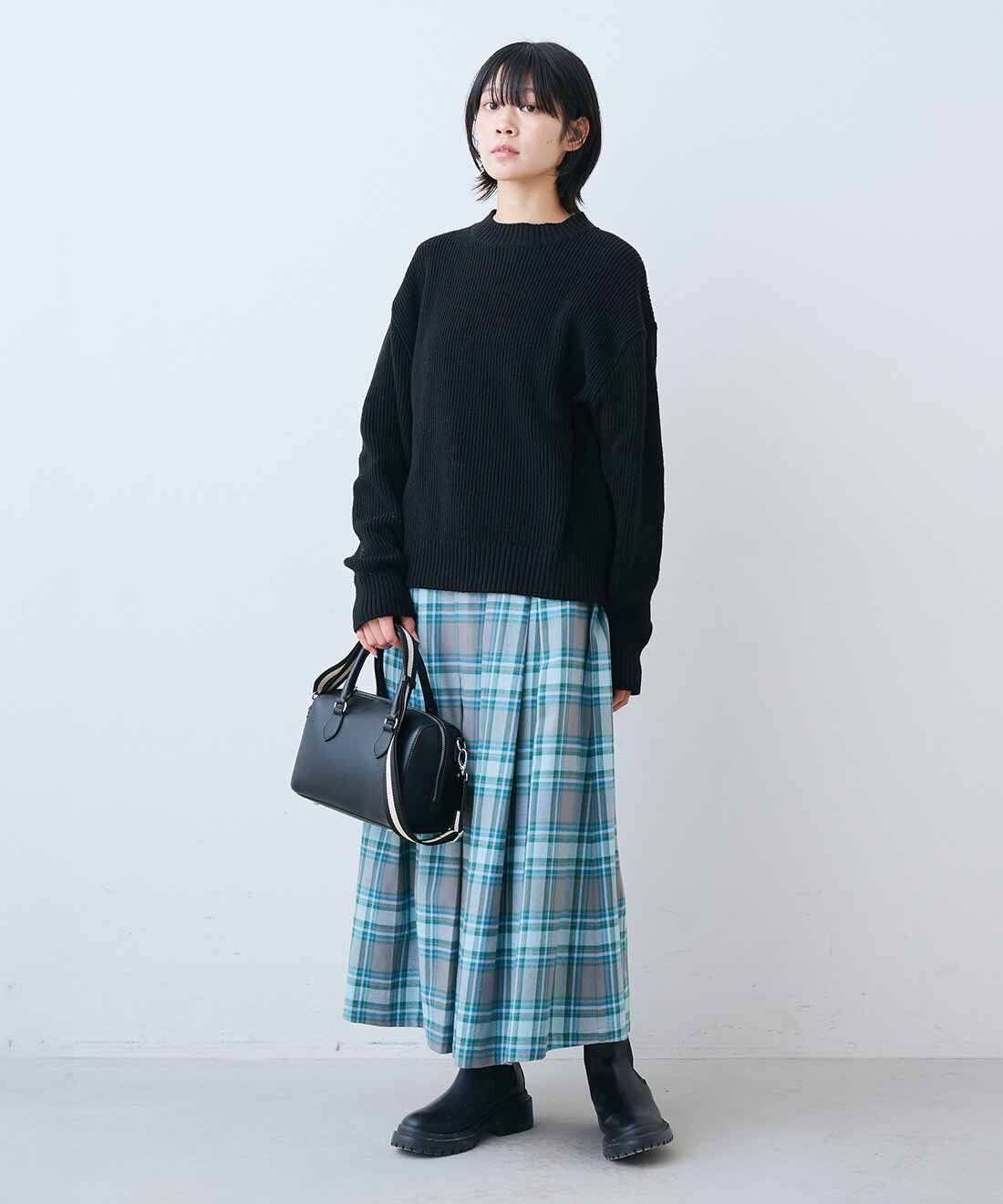 THREE FIFTY STANDARD［スリーフィフティースタンダード］|THREE FIFTY STANDARD　日本製のリサイクル素材をつかった ベーシックなニットセーター〈ブラック〉|モデル身長：163cm　着用サイズ：M