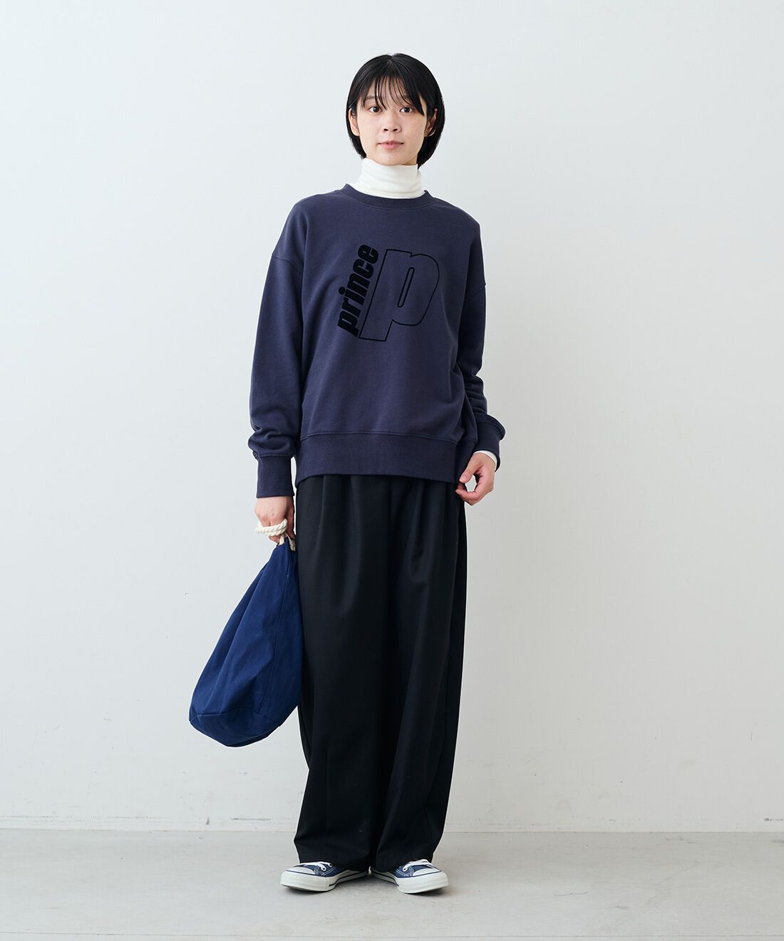 THREE FIFTY STANDARD|クルーネックスウェットトップスＣＨ　ＴＦＳとシルク混タートル　ＴＦＳのコーディネート|モデル身長：163cm 着用サイズ：M