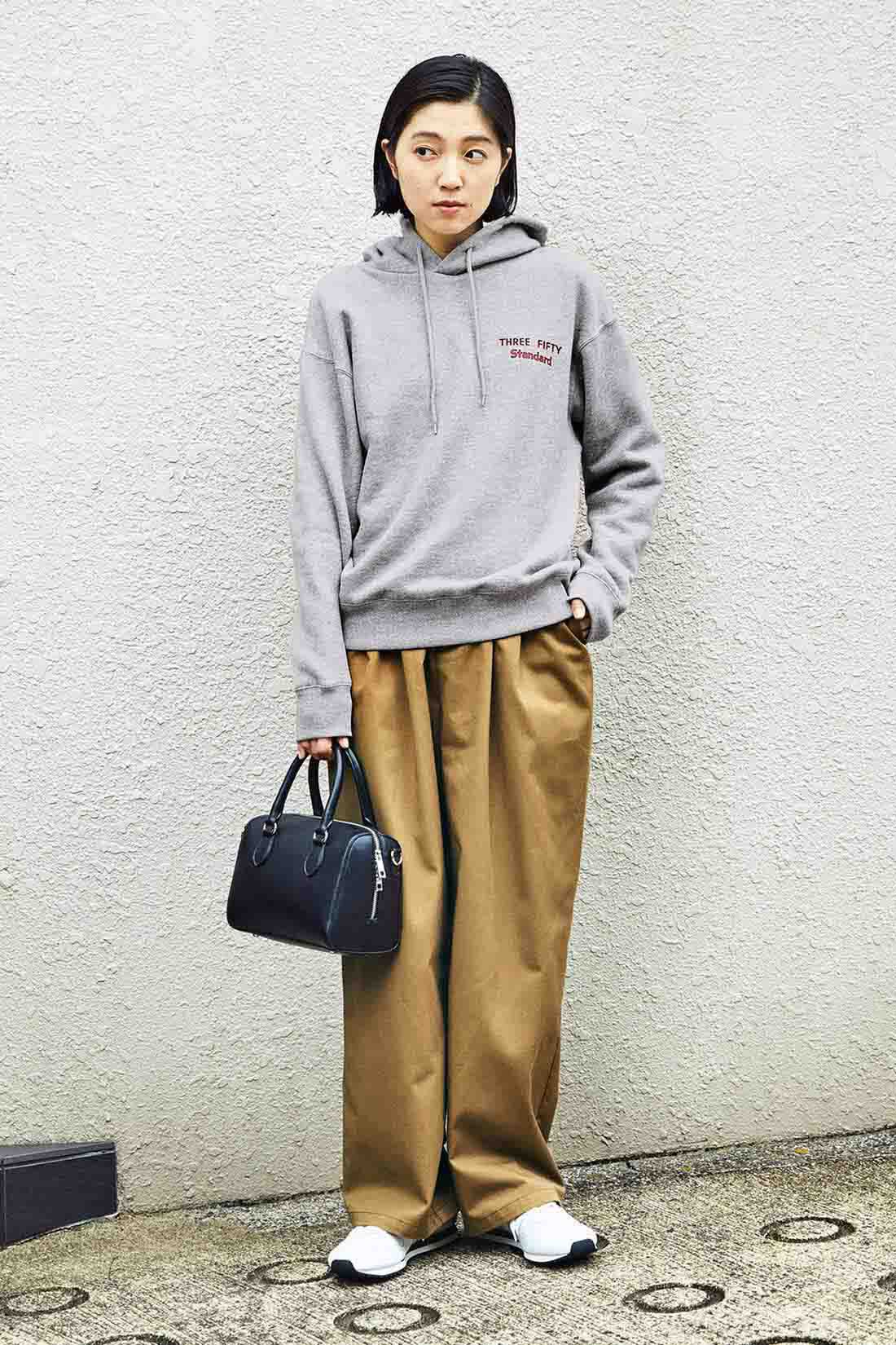 THREE FIFTY STANDARD|カジュアルすぎないチノパンツ〈キャメル〉のコーディネート