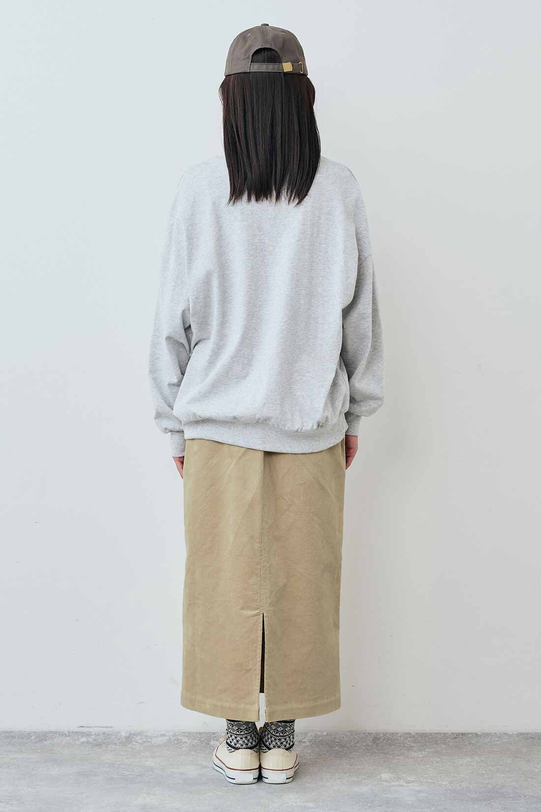 THREE FIFTY STANDARD|綿100％ トレーナーみたいなTシャツ〈杢グレー〉と別珍 Iラインスカート〈ベージュ〉とシックなジャカードソックスセットのコーディネート