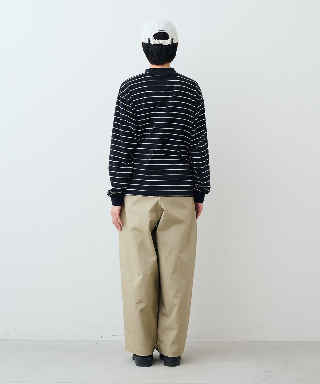 THREE FIFTY STANDARD|レトロなボーダーＴシャツ　ＴＦＳと綿麻タックイージーパンツカーキベージュ　ＴＦＳのコーディネート|モデル身長：163cm 着用サイズ：M