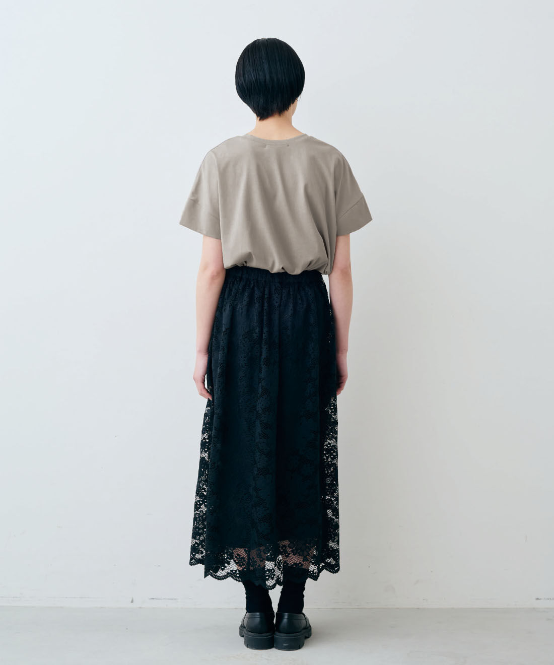 THREE FIFTY STANDARD［スリーフィフティースタンダード］|汗じみ軽減加工 ダブルスリーブ Tシャツとペチコート付き レース ギャザースカート 〈ブラック〉のコーディネート