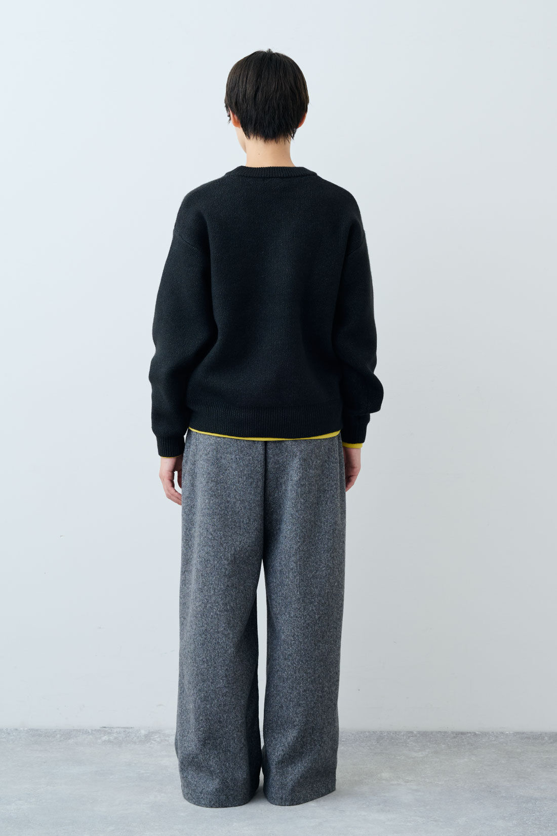 THREE FIFTY STANDARD［スリーフィフティースタンダード］|フライス編みのストレッチラグランスリーブTシャツの会と小谷 実由さんと作った チェック柄のワイドパンツ〈グレー〉のコーディネート|モデル身長：163cm 着用サイズ：M