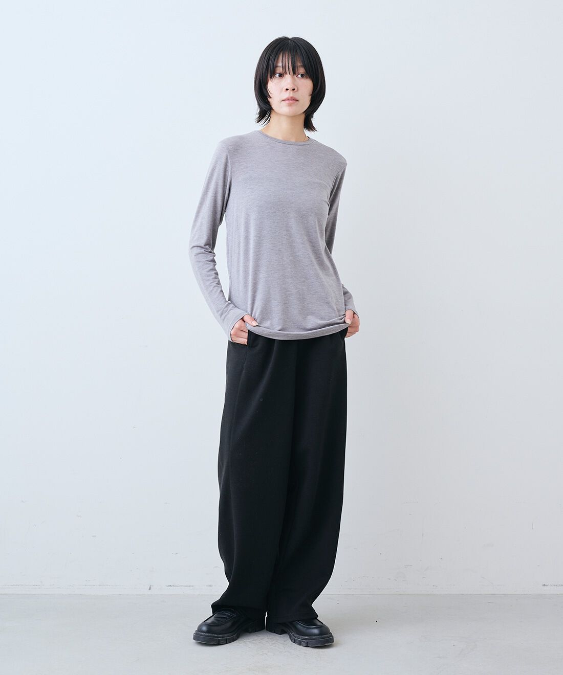 THREE FIFTY STANDARD|裏起毛のあったかカットソー カーブパンツのコーディネート