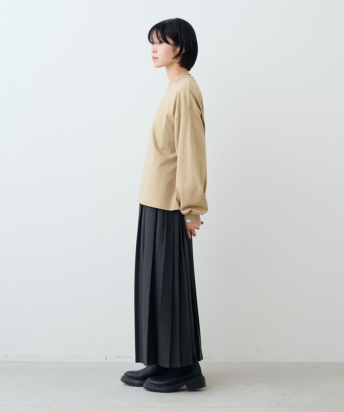 THREE FIFTY STANDARD|吸水速乾長袖Ｔシャツ　ＴＦＳとカットソーのプリーツスカートＧＹ　ＴＦＳのコーディネート|モデル身長：163cm 着用サイズ：M