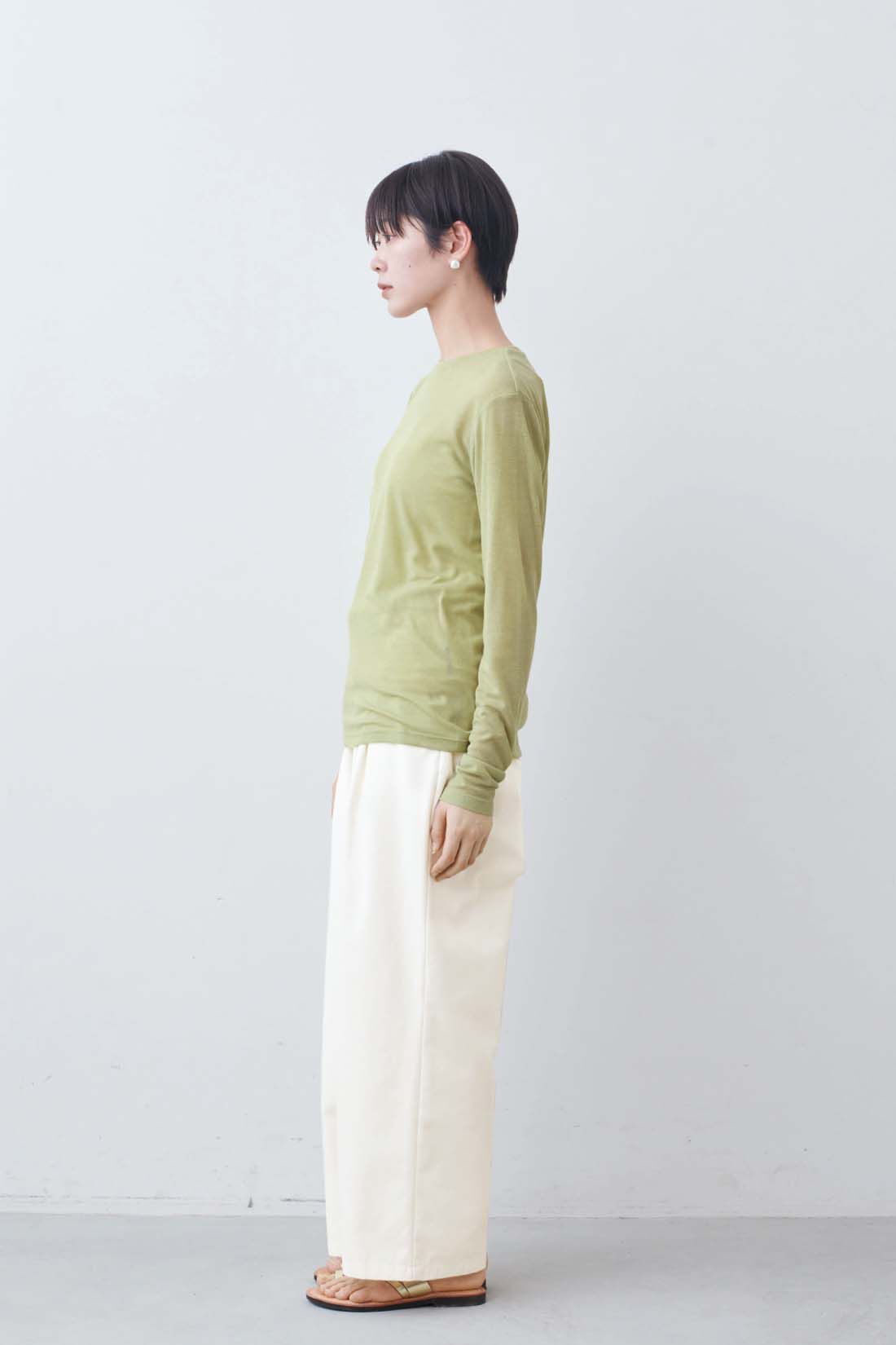 THREE FIFTY STANDARD|カジュアルすぎないチノパンツ〈アイボリー〉のコーディネート