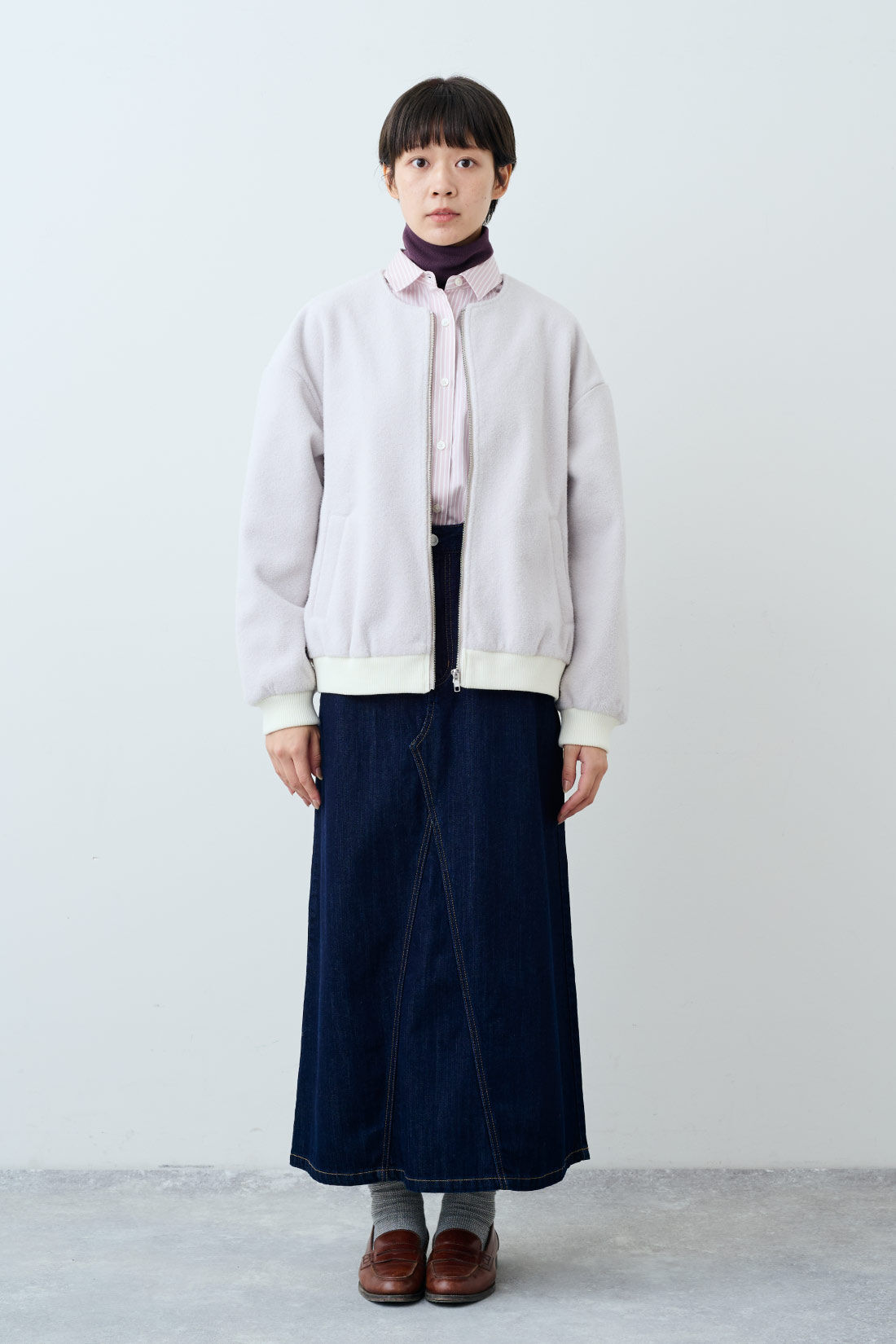 THREE FIFTY STANDARD［スリーフィフティースタンダード］|金子敦子さんと作った ノーカラーブルゾン〈ライトグレー〉とほどよいあたたかさの裏起毛タートルの会のコーディネート|モデル身長：163cm 着用サイズ：M