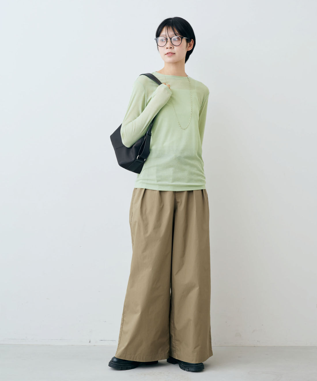 THREE FIFTY STANDARD|シアーなカットソートップスの会と綿100％ 上品 接触冷感素材 ワイドパンツ 〈カーキベージュ〉と日本製 2-WAY チェーン ネックレスのコーディネート