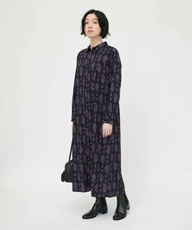 THREE FIFTY STANDARD | ペイズリー柄のプリント ワンピース〈ダークネイビー〉