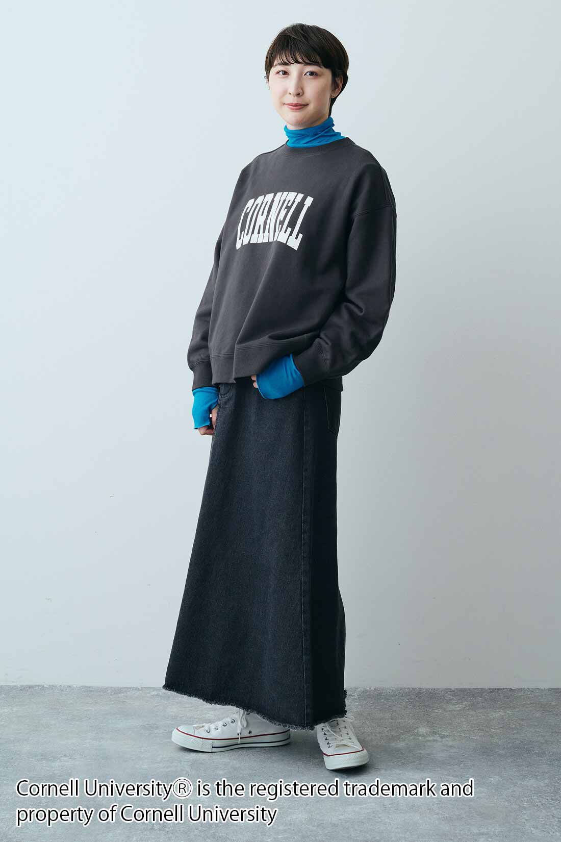THREE FIFTY STANDARD|ロゴスウェットトップス〈チャコール〉ＴＦＳとカットソータートルＢＬ　ＴＦＳのコーディネート