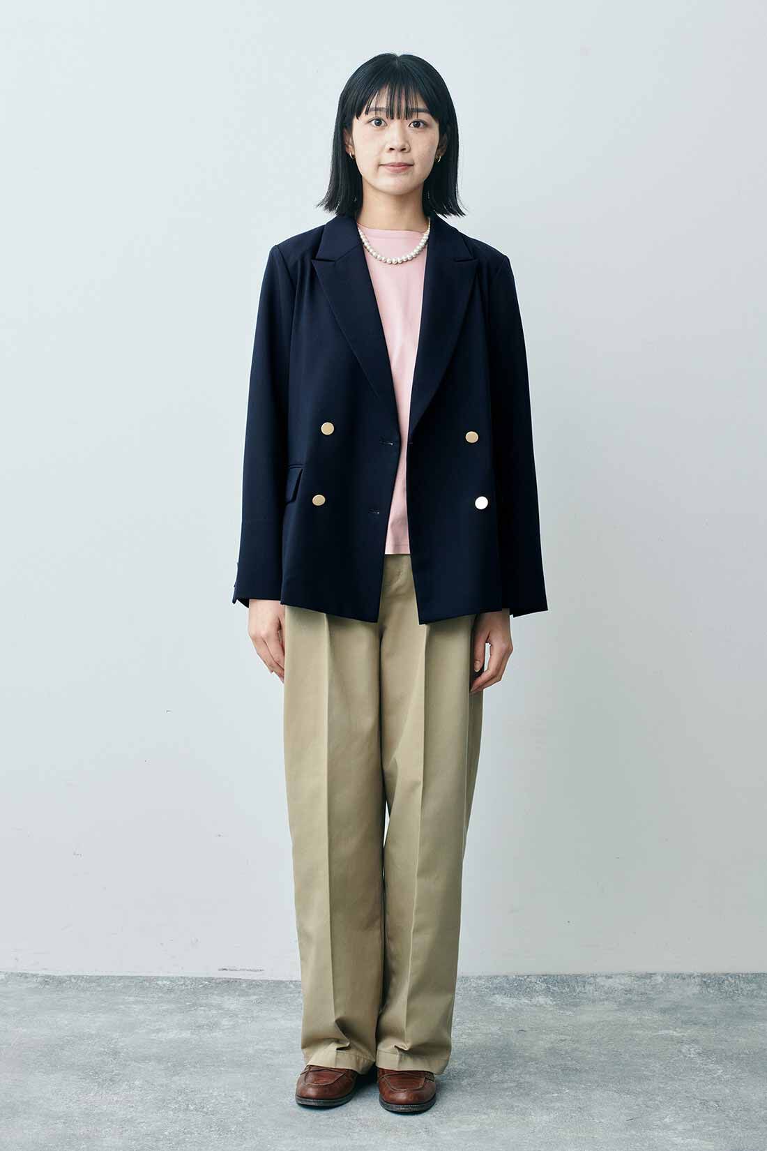 THREE FIFTY STANDARD|ダブルフロントジャケットＮＶ　ＴＦＳとシルケット加工Ｔシャツ　ＴＦＳとスタンダードなチノパンツＢＥ　ＴＦＳのコーディネート|モデル身長：163cm 着用サイズ：M