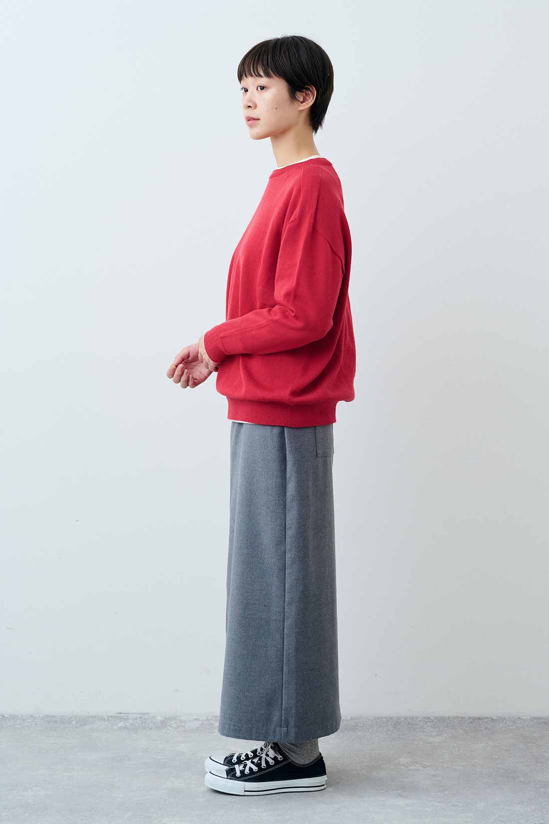 THREE FIFTY STANDARD［スリーフィフティースタンダード］|フライス編みのストレッチラグランスリーブTシャツの会とフロントスリットのタイトスカート〈杢グレー〉のコーディネート|モデル身長：163cm 着用サイズ：M