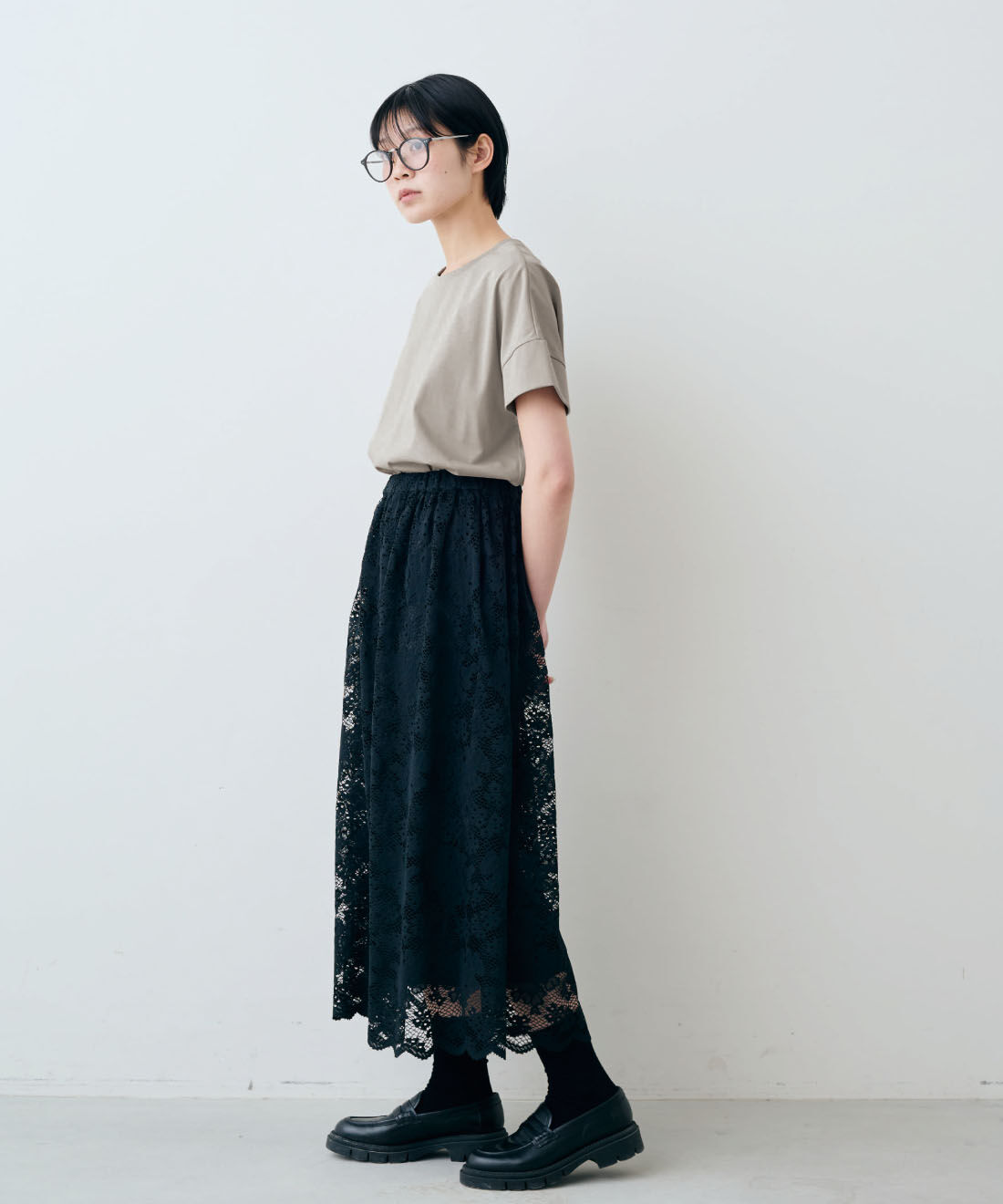 THREE FIFTY STANDARD［スリーフィフティースタンダード］|汗じみ軽減加工 ダブルスリーブ Tシャツとペチコート付き レース ギャザースカート 〈ブラック〉のコーディネート