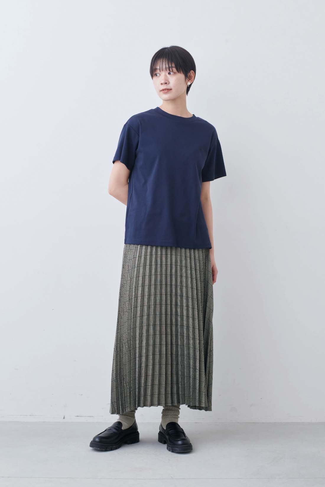 THREE FIFTY STANDARD|モノトーンチェックのプリーツスカートのコーディネート