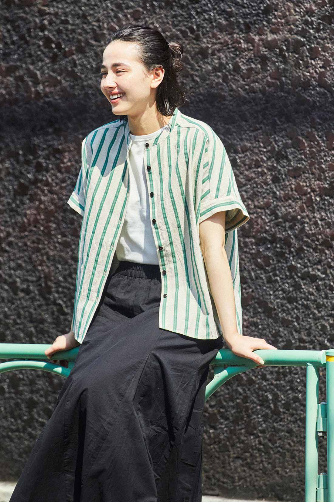 THREE FIFTY STANDARD|コットンリネンストライプシャツＧＲ　ＴＦＳとフレアースカートブラック　ＴＦＳのコーディネート