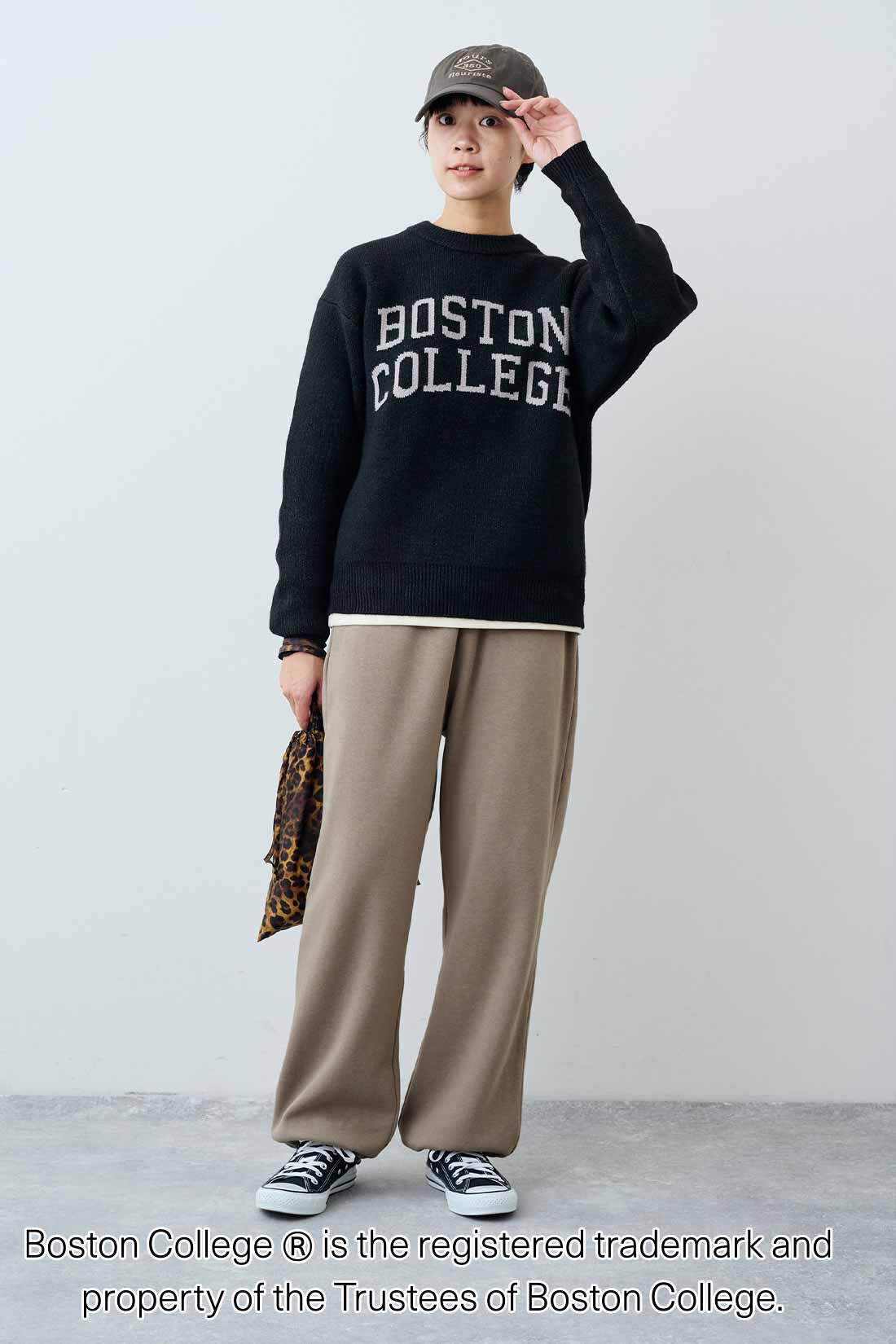 THREE FIFTY STANDARD|別注カレッジロゴセーター〈ブラック〉と裏起毛カットソーパンツの会のコーディネート|モデル身長：163cm 着用サイズ：M