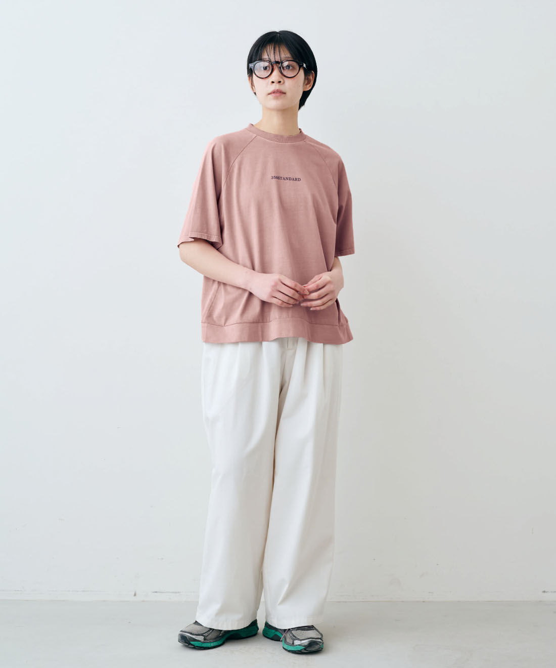 THREE FIFTY STANDARD|カジュアルすぎないチノパンツ〈アイボリー〉のコーディネート