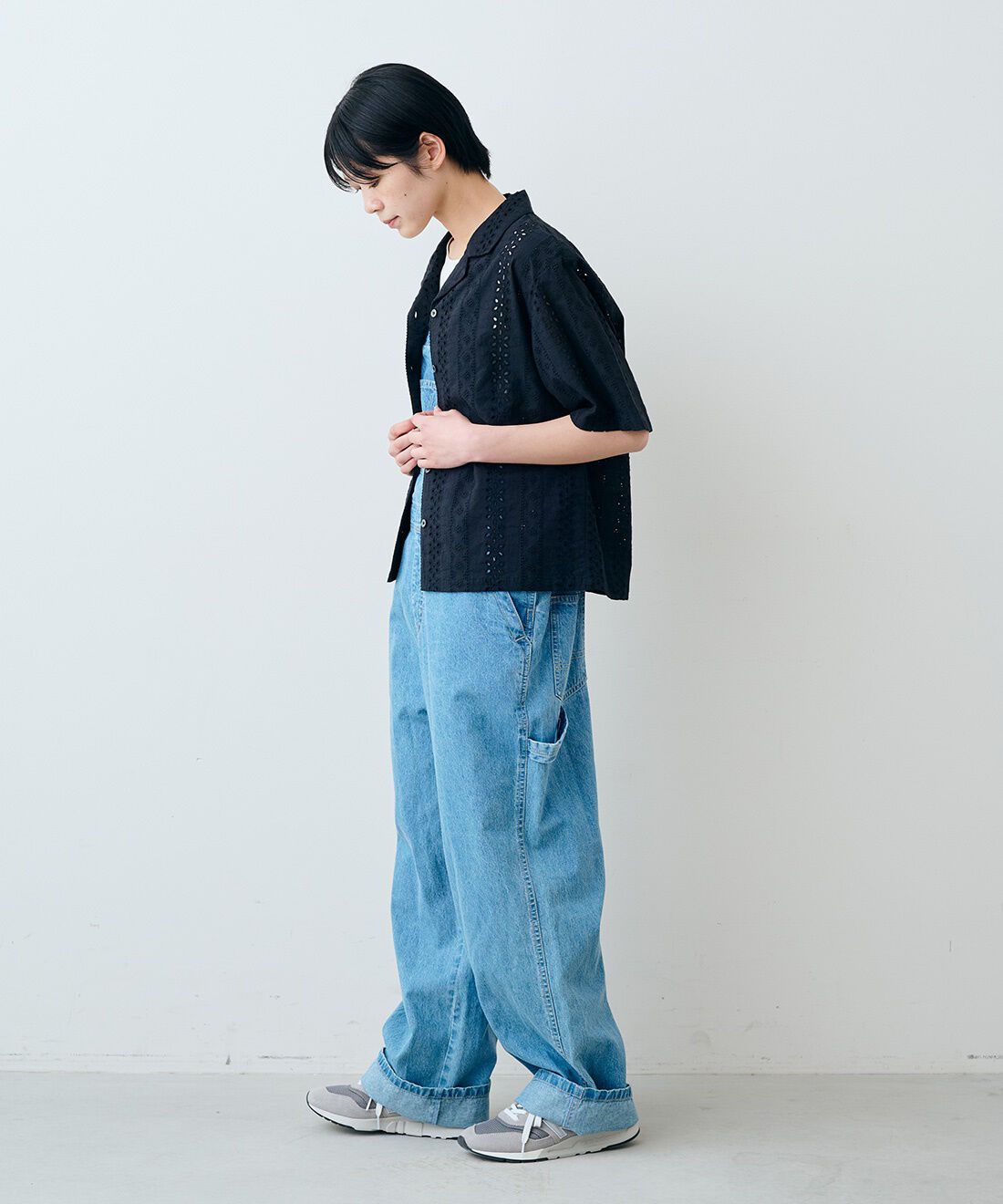 THREE FIFTY STANDARD|シルケット加工 タンクトップと麻混 ライトオンスデニム オーバーオールのコーディネート