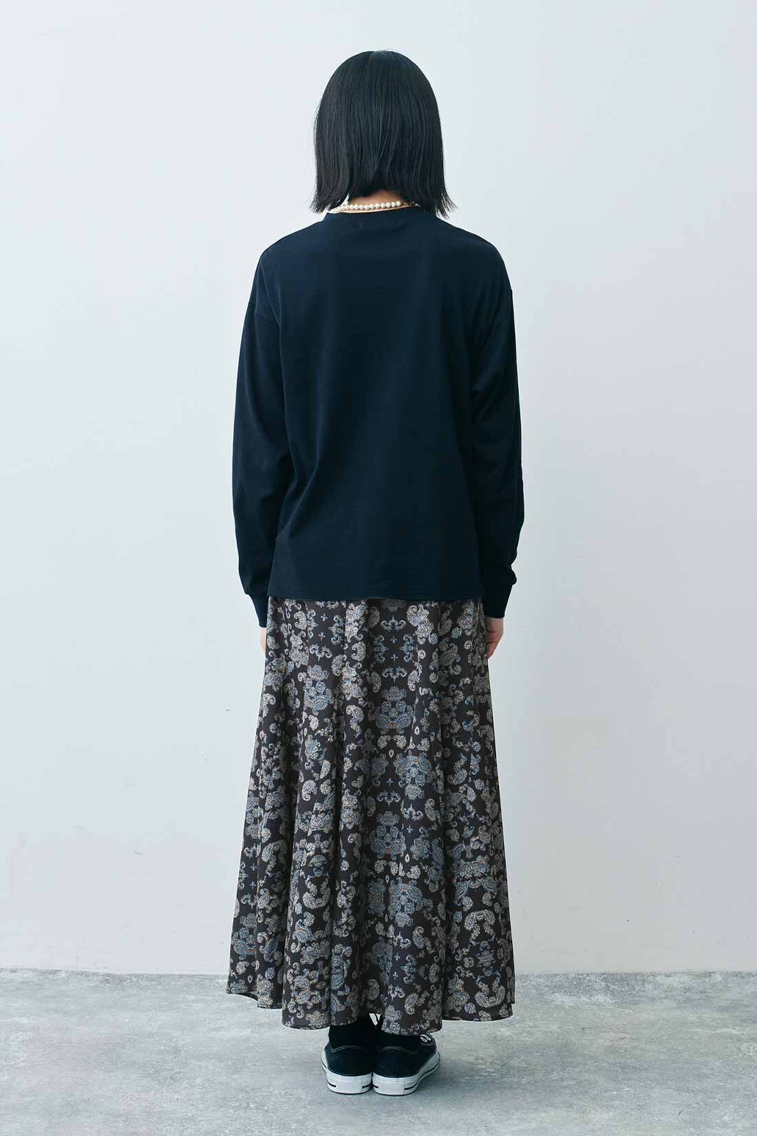 THREE FIFTY STANDARD|THREE FIFTY STANDARD ミュルーズモダン ペイズリー柄のフレアースカート〈ブラック〉|モデル身長：163cm 着用サイズ：M