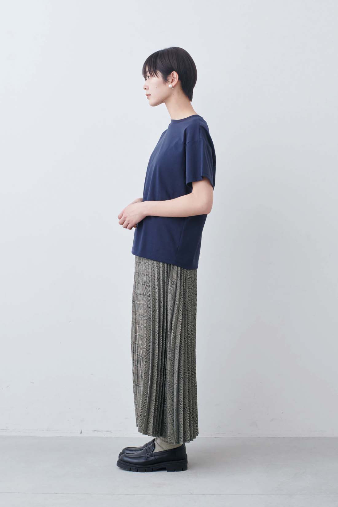 THREE FIFTY STANDARD|モノトーンチェックのプリーツスカートのコーディネート