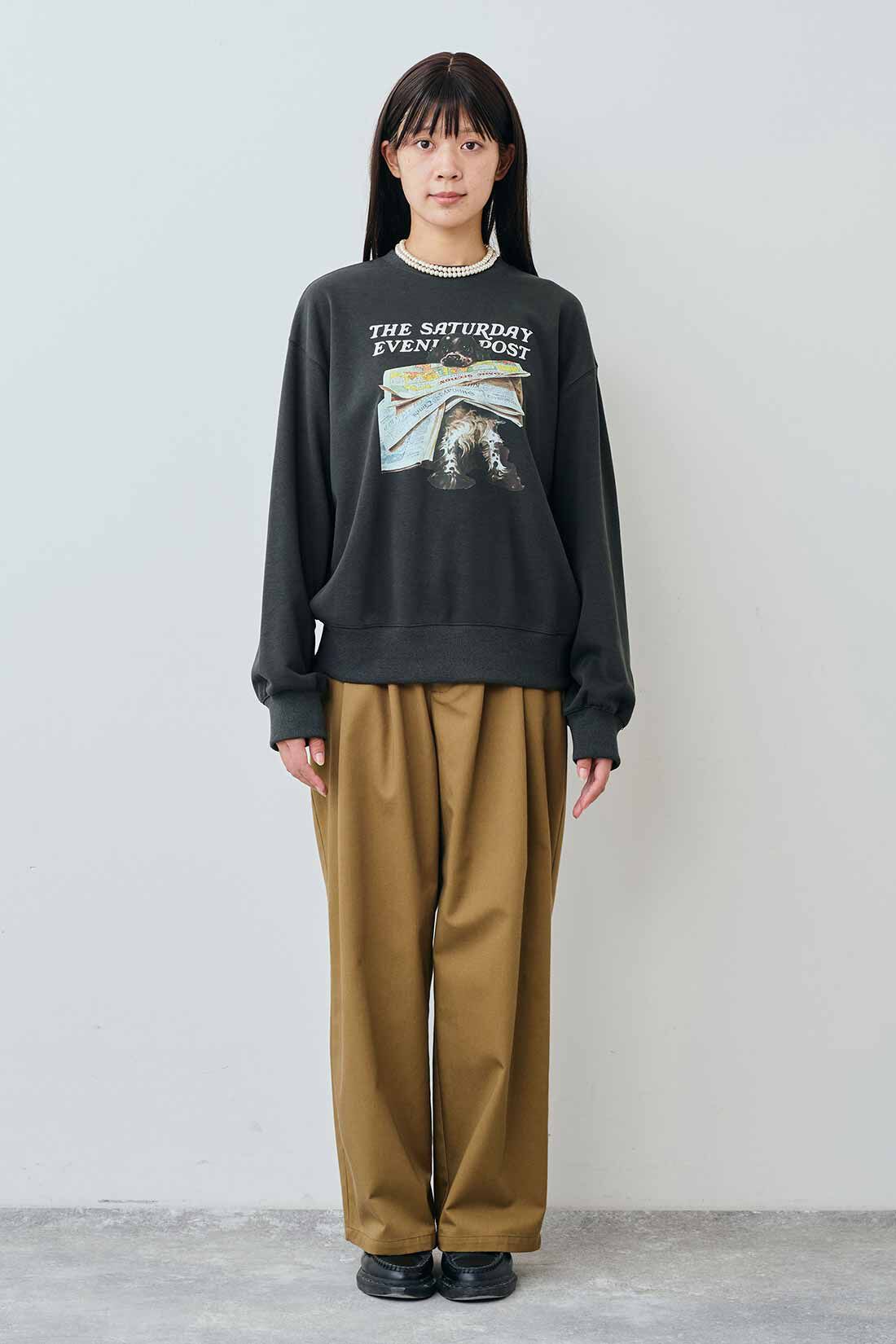 THREE FIFTY STANDARD|カジュアルすぎないチノパンツ〈キャメル〉と桜の木のウッドパールロングネックレスのコーディネート