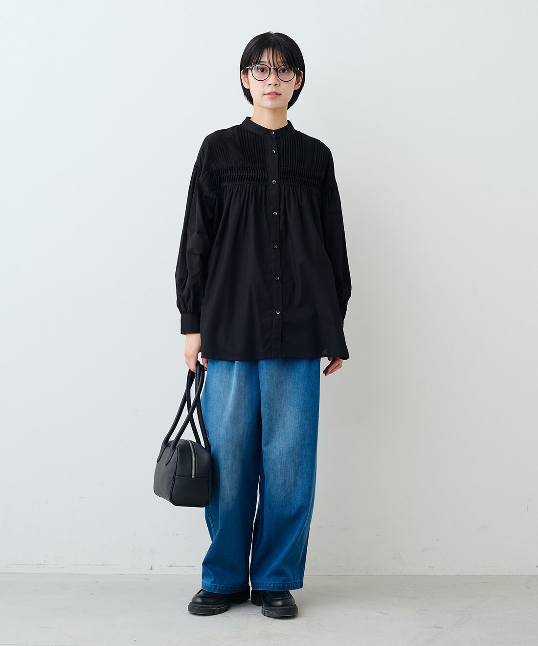 THREE FIFTY STANDARD|ピンタックのオーバーブラウスＢＫ　ＴＦＳとラップデニムワイドパンツＴＦＳのコーディネート|モデル身長：163cm 着用サイズ：M