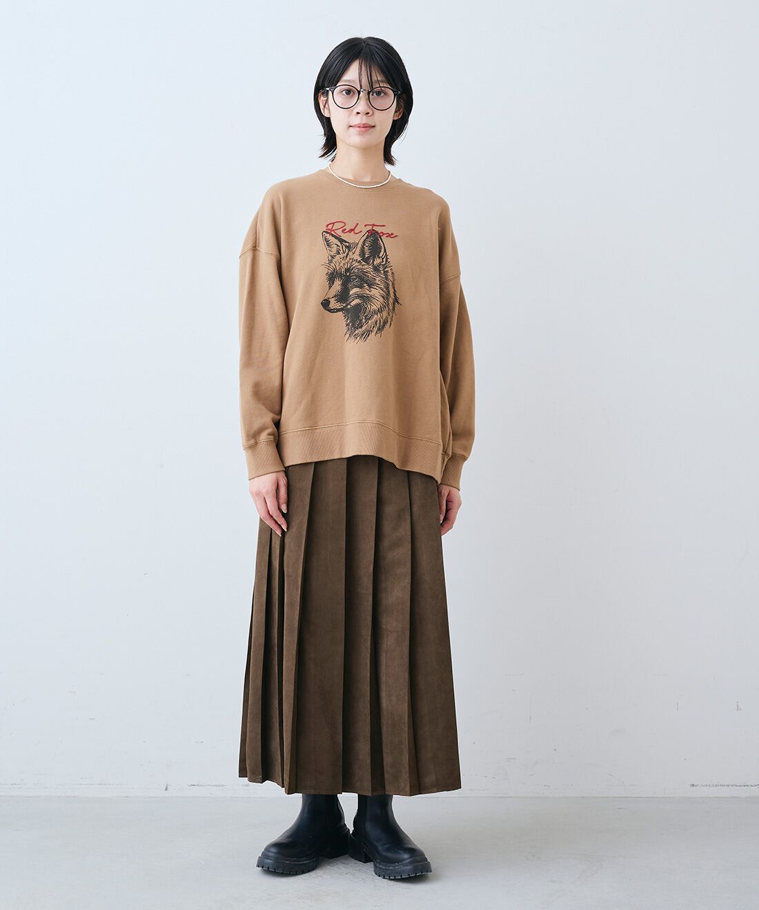 THREE FIFTY STANDARD［スリーフィフティースタンダード］|キタキツネ プリント＆刺しゅうトレーナー〈シナモンブラウン〉のコーディネート