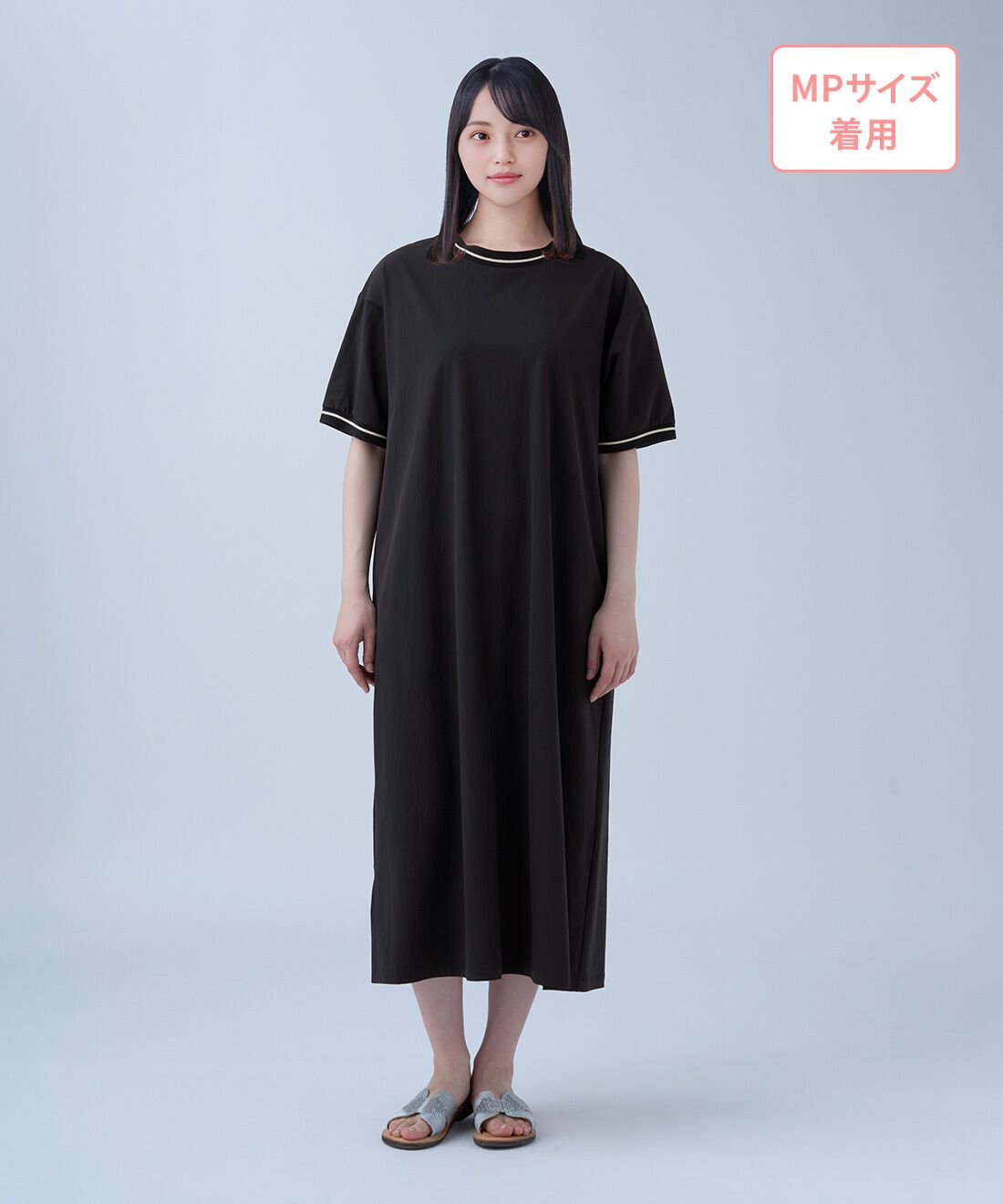 THREE FIFTY STANDARD［スリーフィフティースタンダード］|THREE FIFTY STANDARD　さらっとした着心地のラインリブワンピース〈ネイビー〉|モデル身長：152cm　着用サイズ：MP