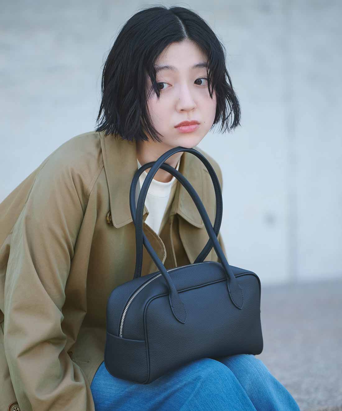 THREE FIFTY STANDARD［スリーフィフティースタンダード］|ラップデニムワイドパンツＴＦＳとレザーのワイドボストンバッグＢＫ　ＴＦＳのコーディネート