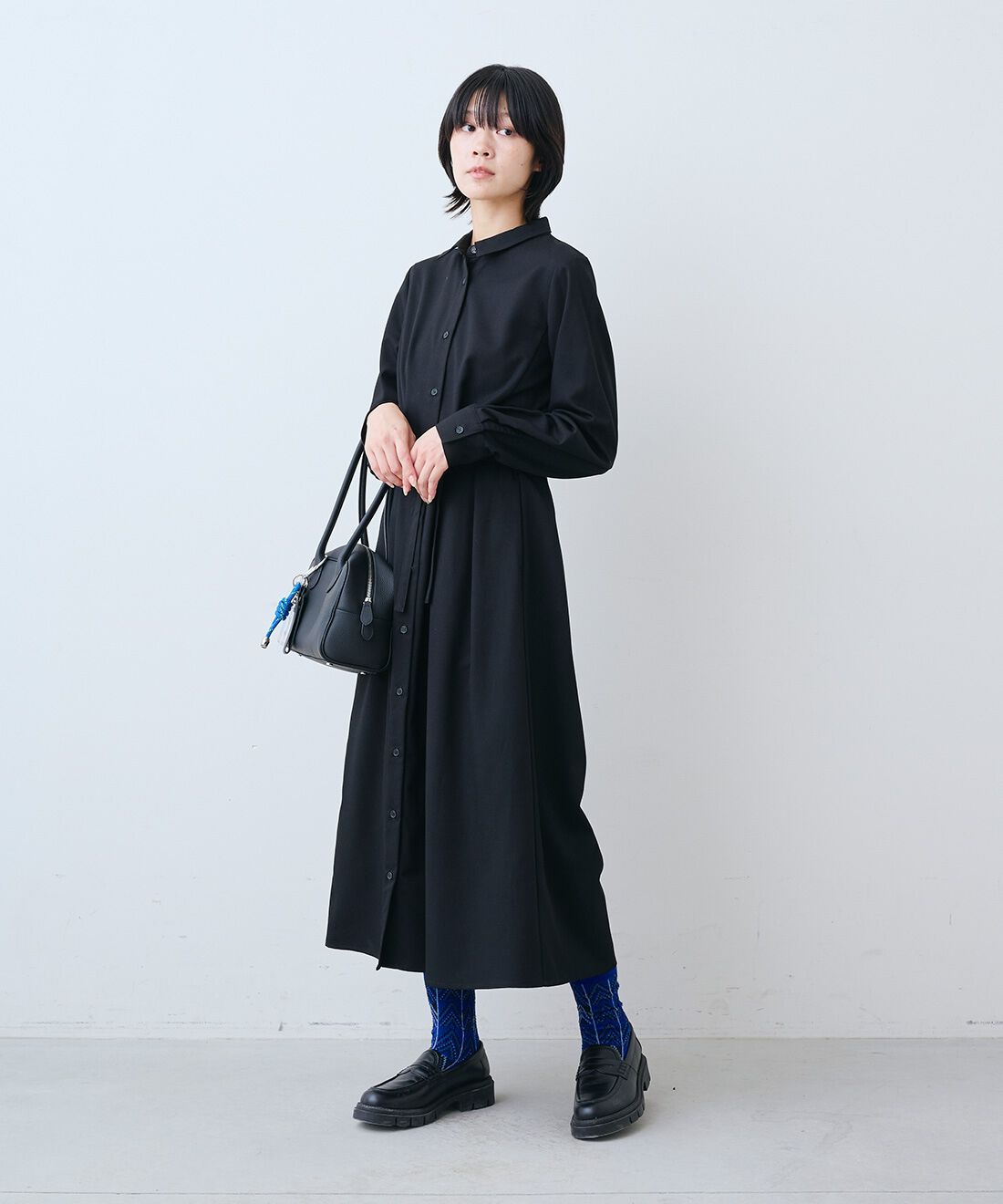 THREE FIFTY STANDARD［スリーフィフティースタンダード］|ウエストタックのブラック ワンピースのコーディネート