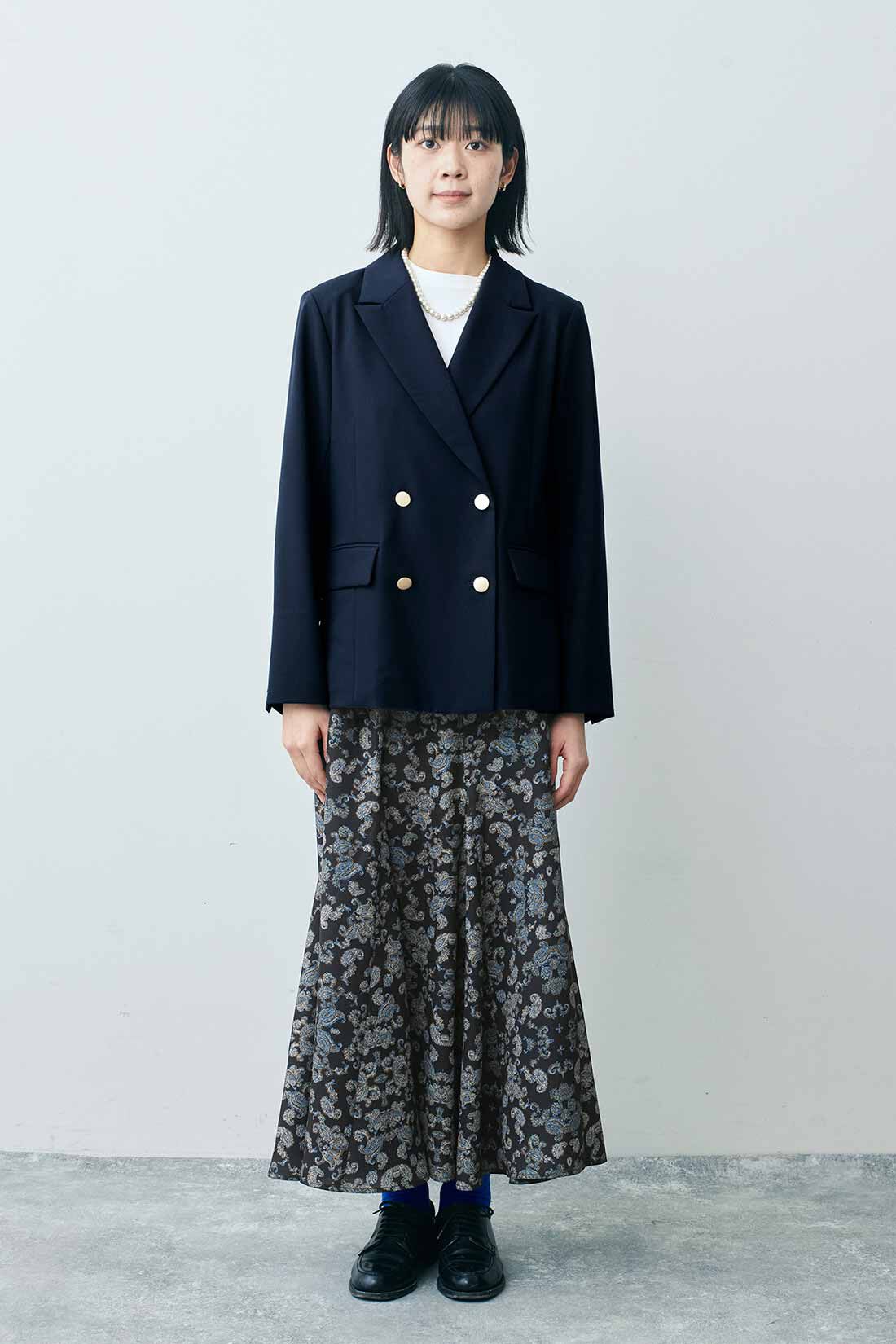 THREE FIFTY STANDARD|ダブルフロントジャケットＮＶ　ＴＦＳとシルケット加工Ｔシャツ　ＴＦＳとミュルーズモダンスカートＢＫ　ＴＦＳと色をきかせたソックスセットＴＦＳのコーディネート|モデル身長：163cm 着用サイズ：M