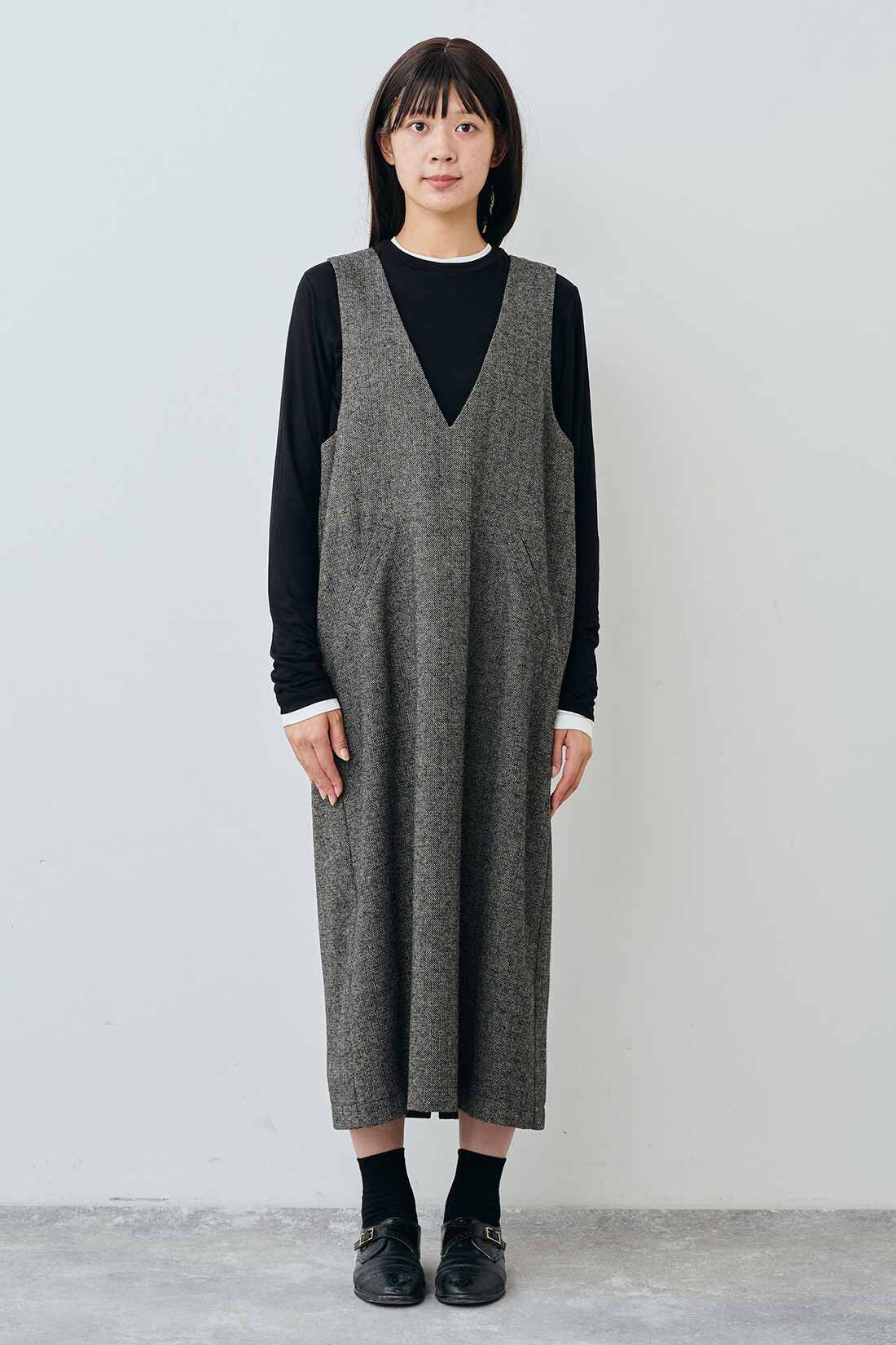 THREE FIFTY STANDARD|ヘリンボーン素材のジャンパースカート〈チャコールブラウン〉のコーディネート