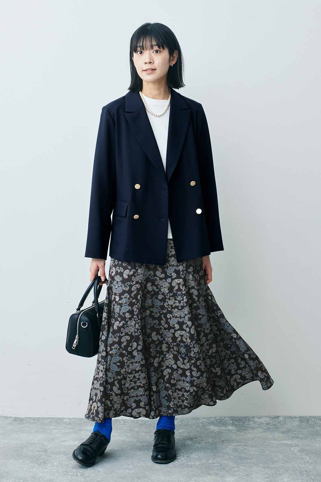 THREE FIFTY STANDARD|ダブルフロントジャケットＮＶ　ＴＦＳとシルケット加工Ｔシャツ　ＴＦＳとミュルーズモダンスカートＢＫ　ＴＦＳと色をきかせたソックスセットＴＦＳのコーディネート|モデル身長：163cm 着用サイズ：M